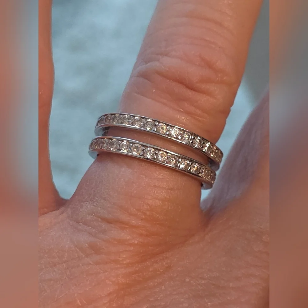 2 STERLING SILVER 925 SIMULATED DIAMOND C Z BANDS 3.43 Grams Size 7